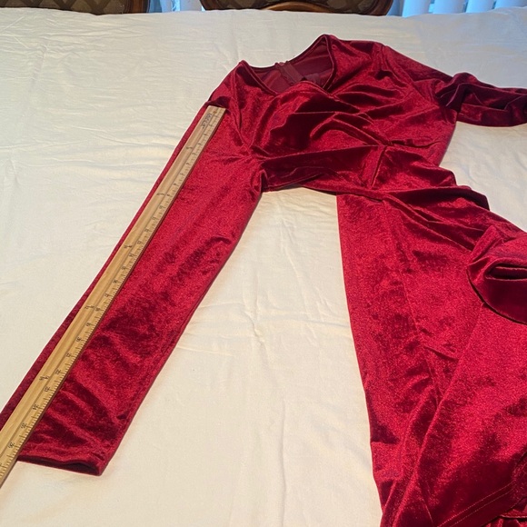 Luxurious Velvet Long Sleeve Dress in Deep Red - Picture 4 of 6